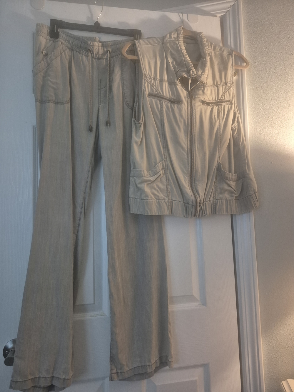 Gray/beige Women's Drawstring Pants & Sleeveless Zip Vest Set